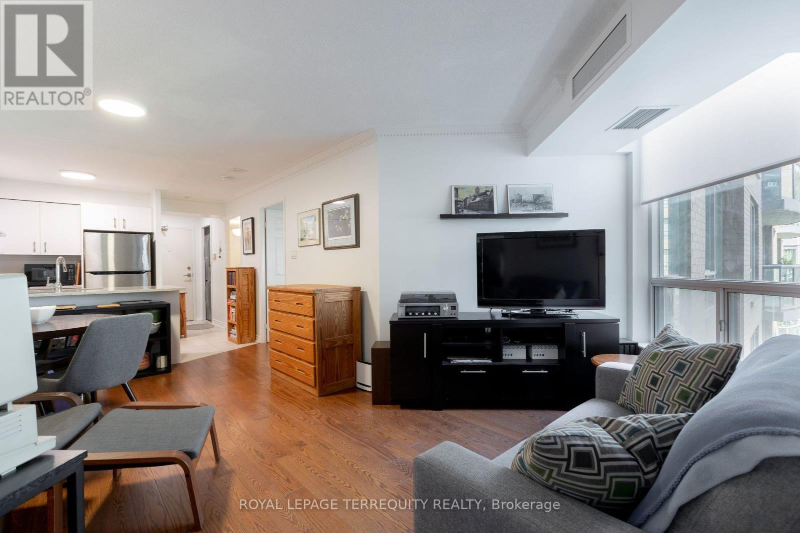 #513 109 FRONT STREET E - 16