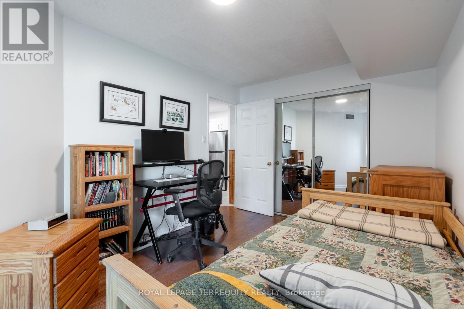 #513 109 FRONT STREET E - 20