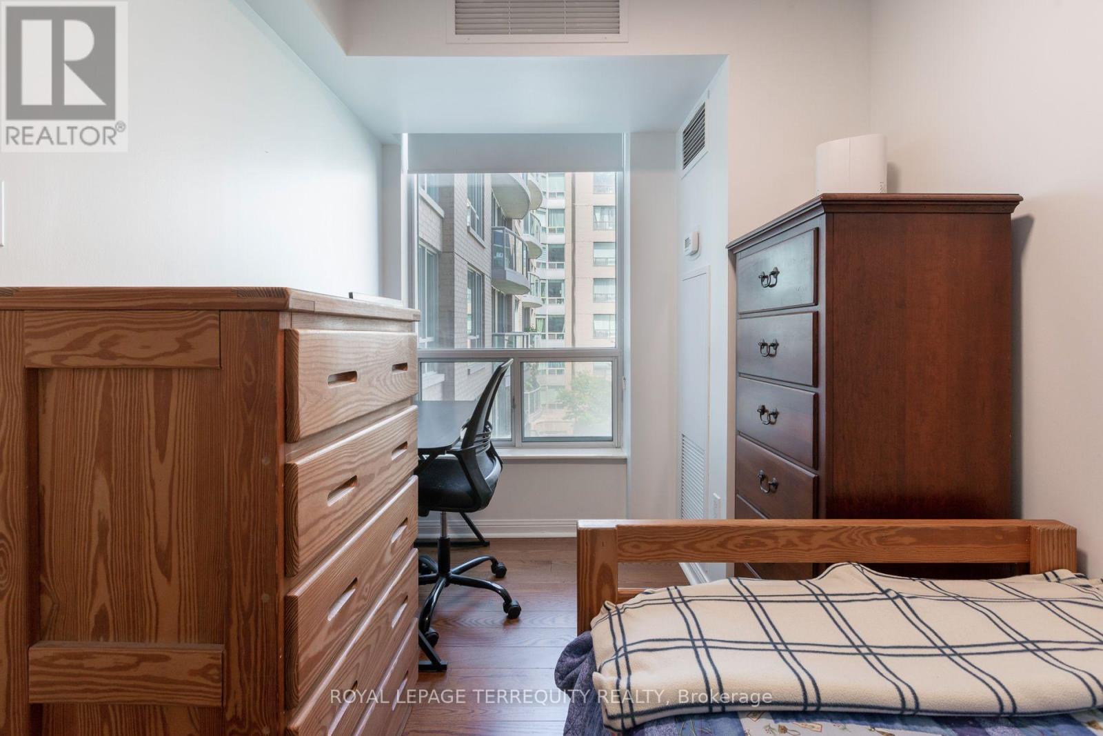 #513 109 FRONT STREET E - 23