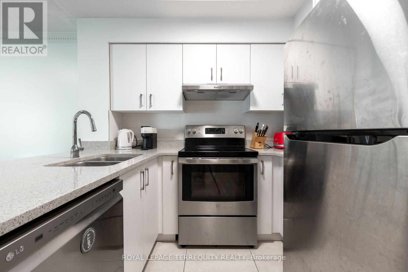 #513 109 FRONT STREET E - 6