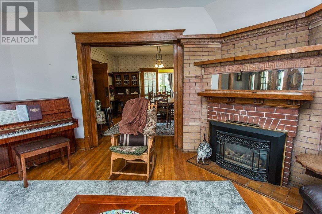 17 Huron ST W - 11