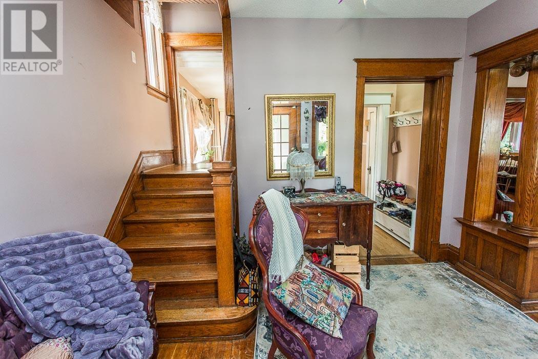 17 Huron ST W - 17