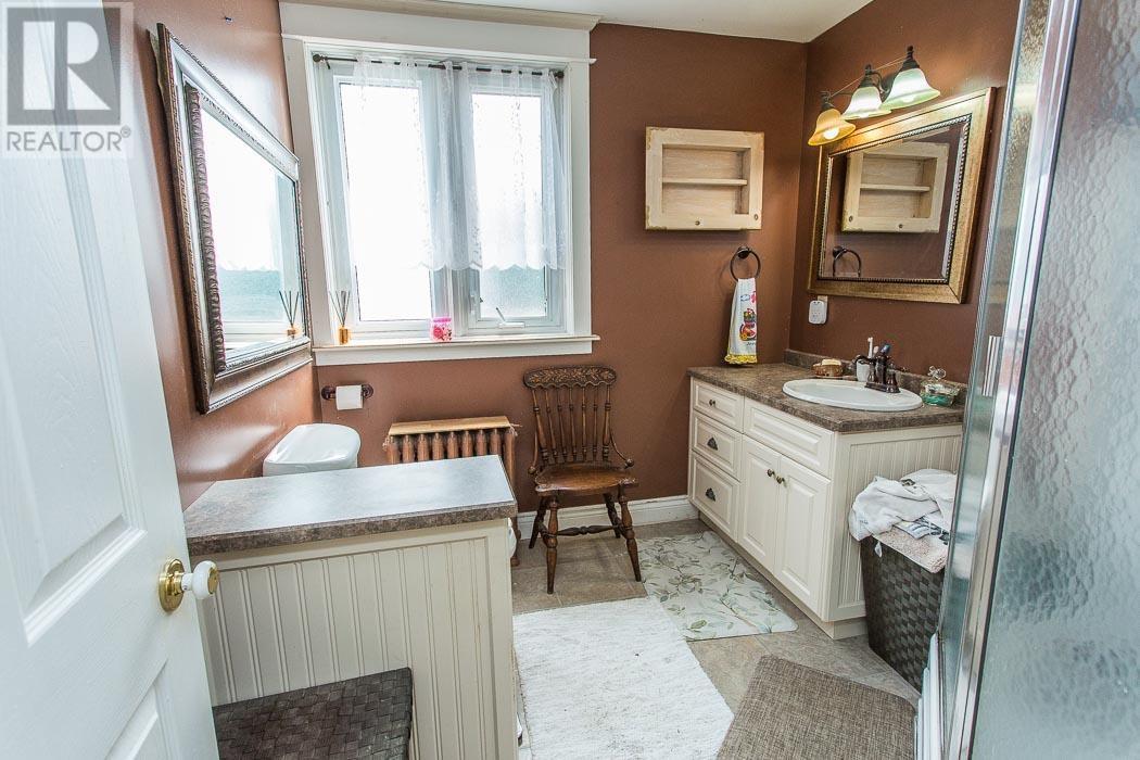 17 Huron ST W - 14