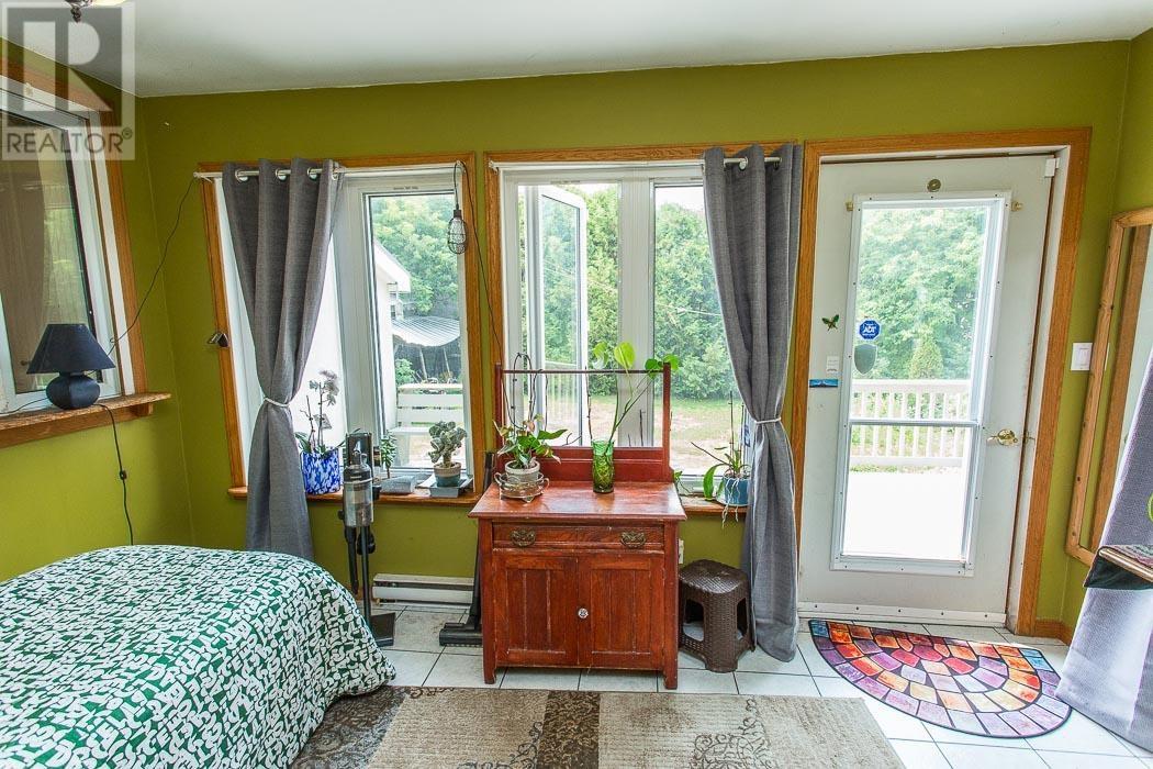 17 Huron ST W - 16