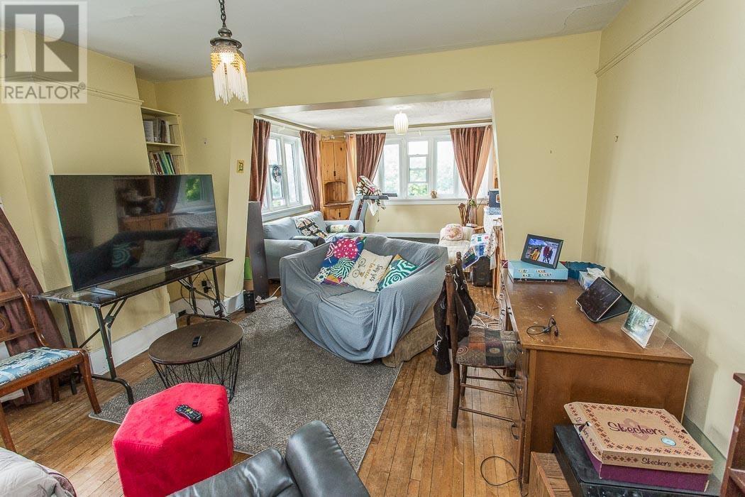 17 Huron ST W - 25