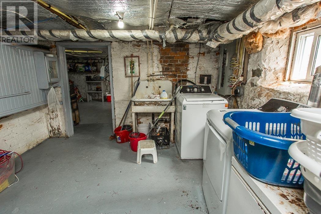 17 Huron ST W - 31