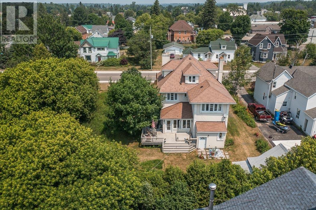 17 Huron ST W - 38