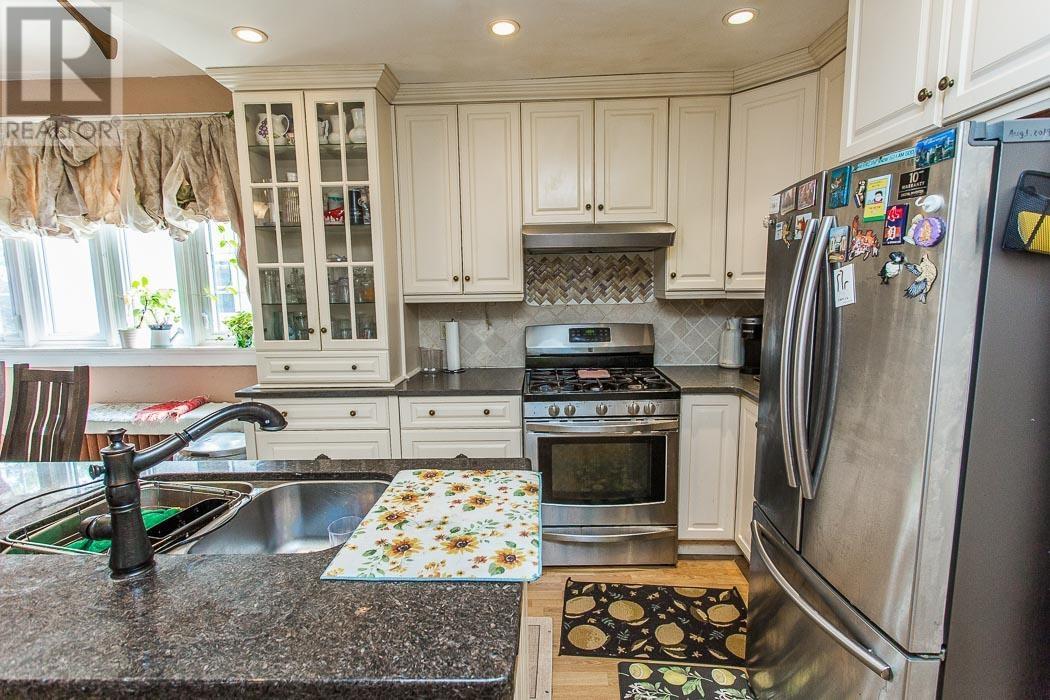 17 Huron ST W - 4