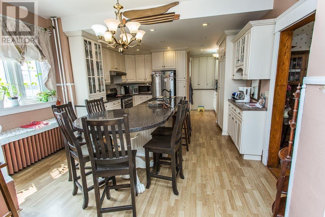 17 Huron ST W - 6