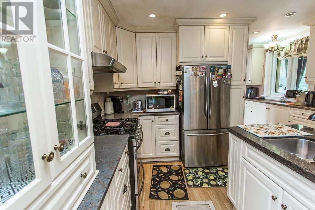 17 Huron ST W - 5