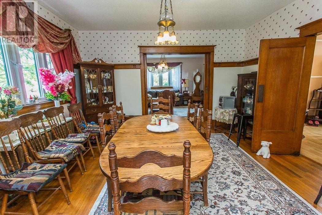 17 Huron ST W - 8