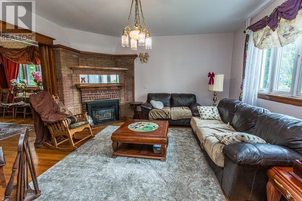 17 Huron ST W - 9