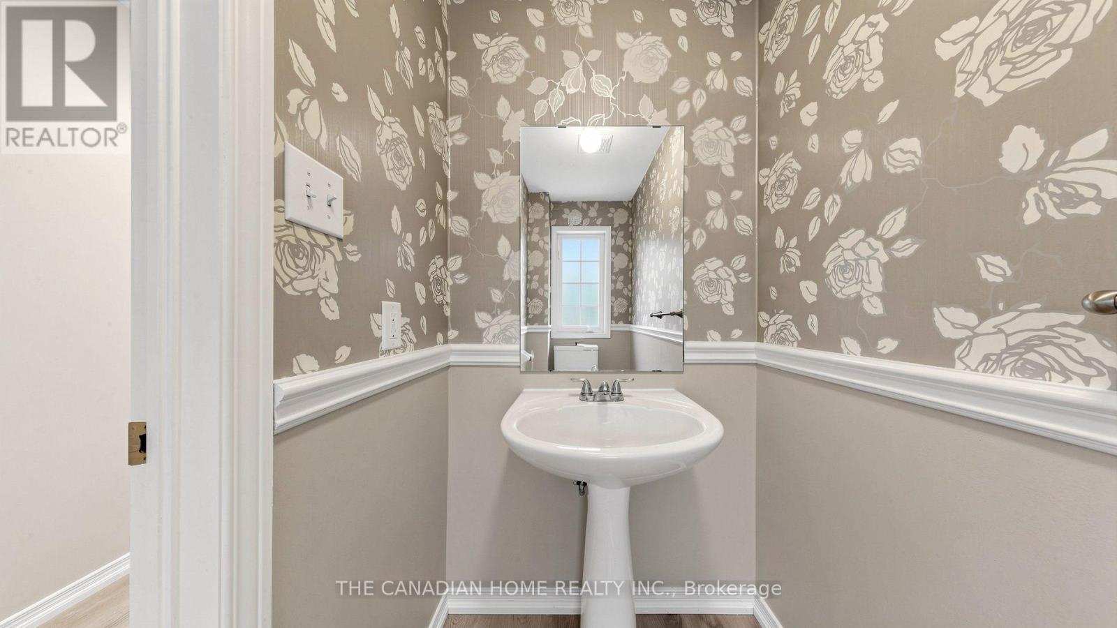 31 LAURENDALE AVENUE - 23