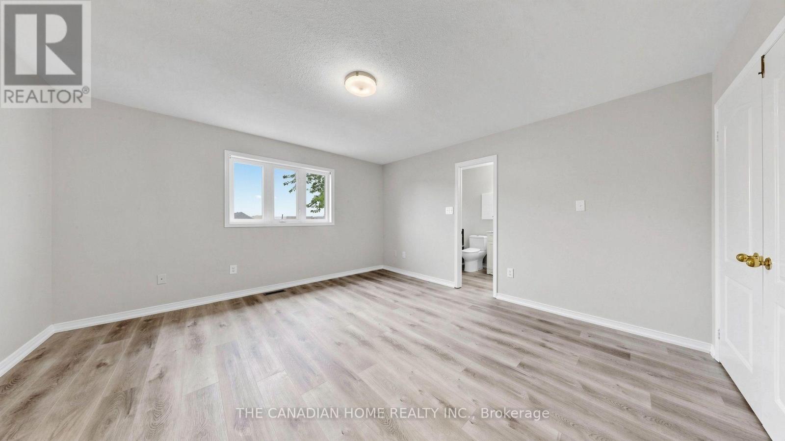 31 LAURENDALE AVENUE - 27