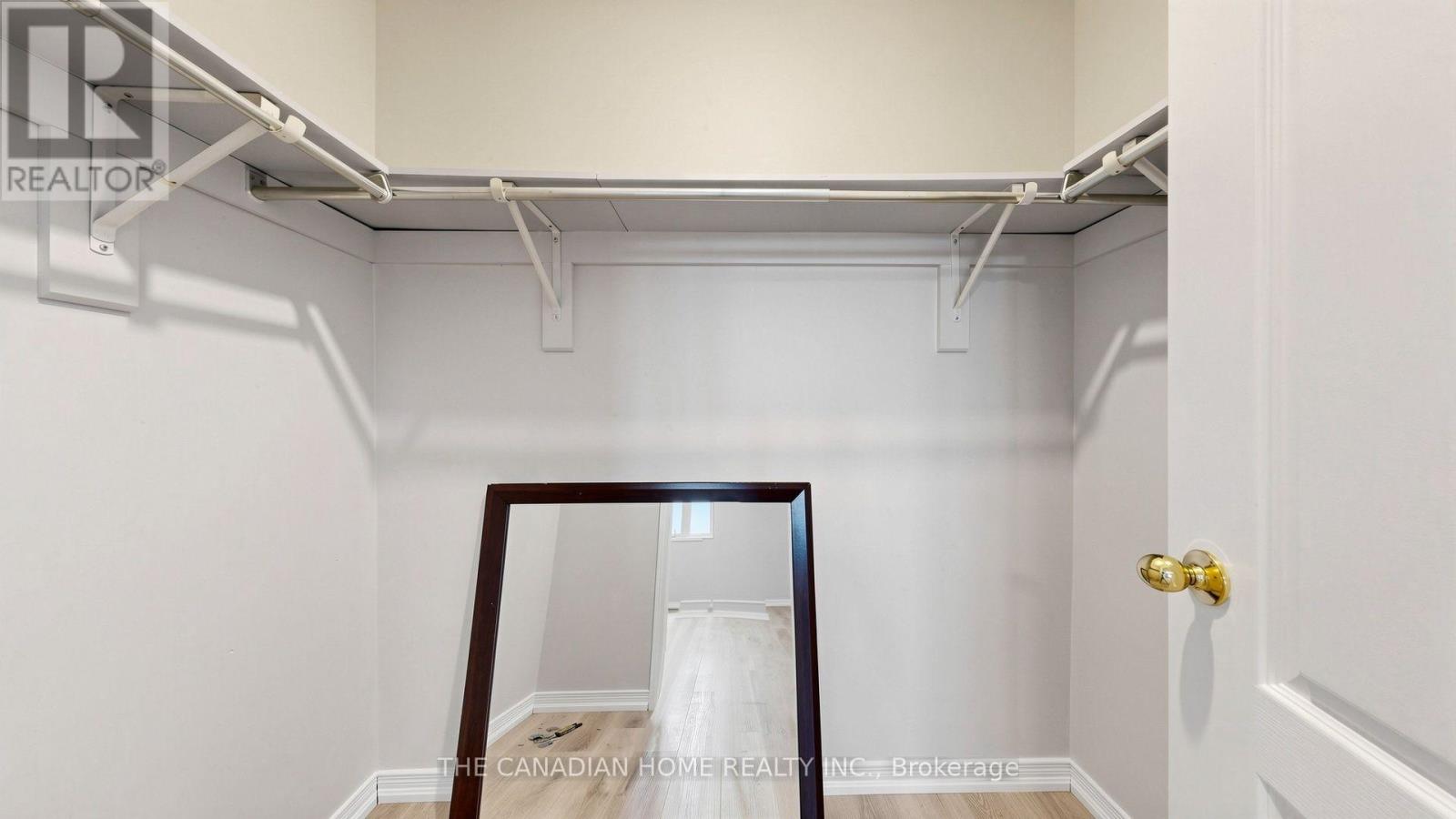 31 LAURENDALE AVENUE - 32