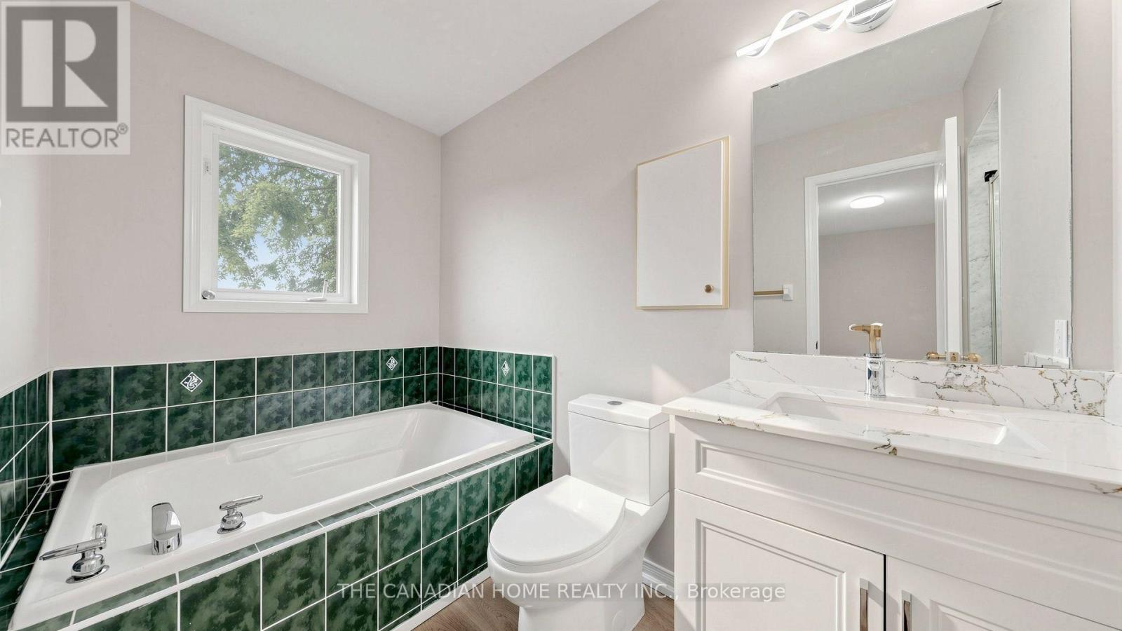 31 LAURENDALE AVENUE - 33