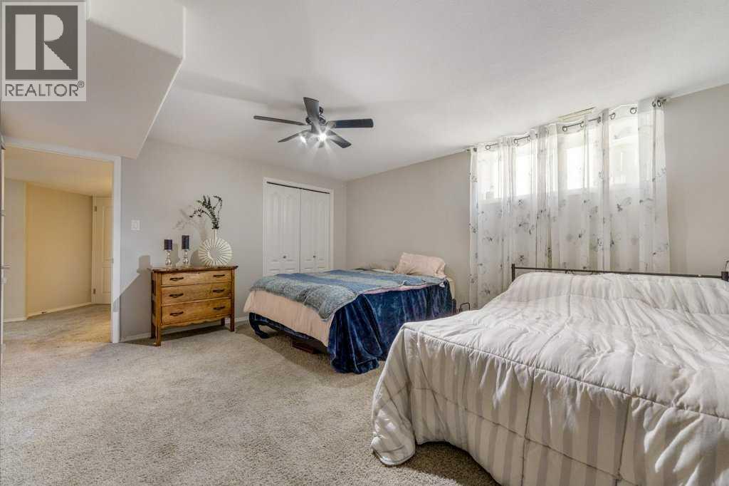 215 Grand River Boulevard W - 30