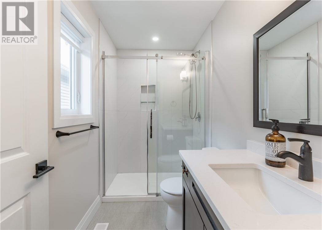 4349 Larocque Avenue - 16