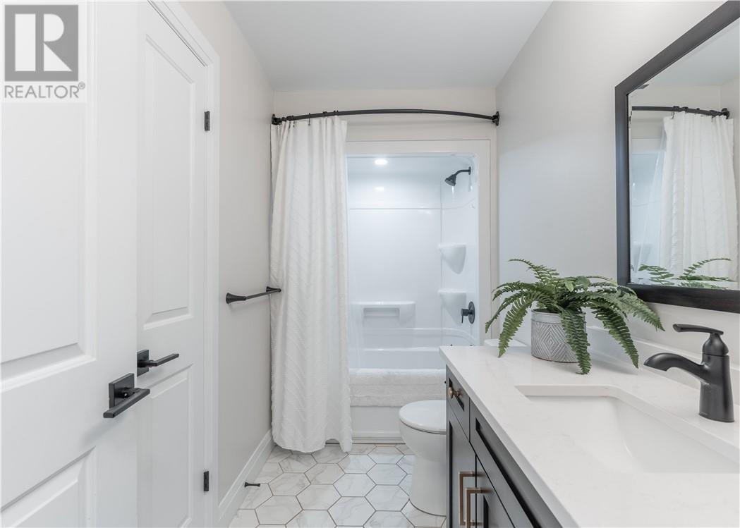 4349 Larocque Avenue - 9