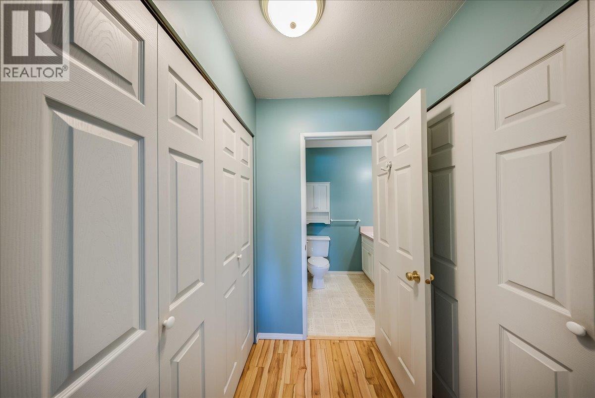 83 Kootenay Avenue S - 24