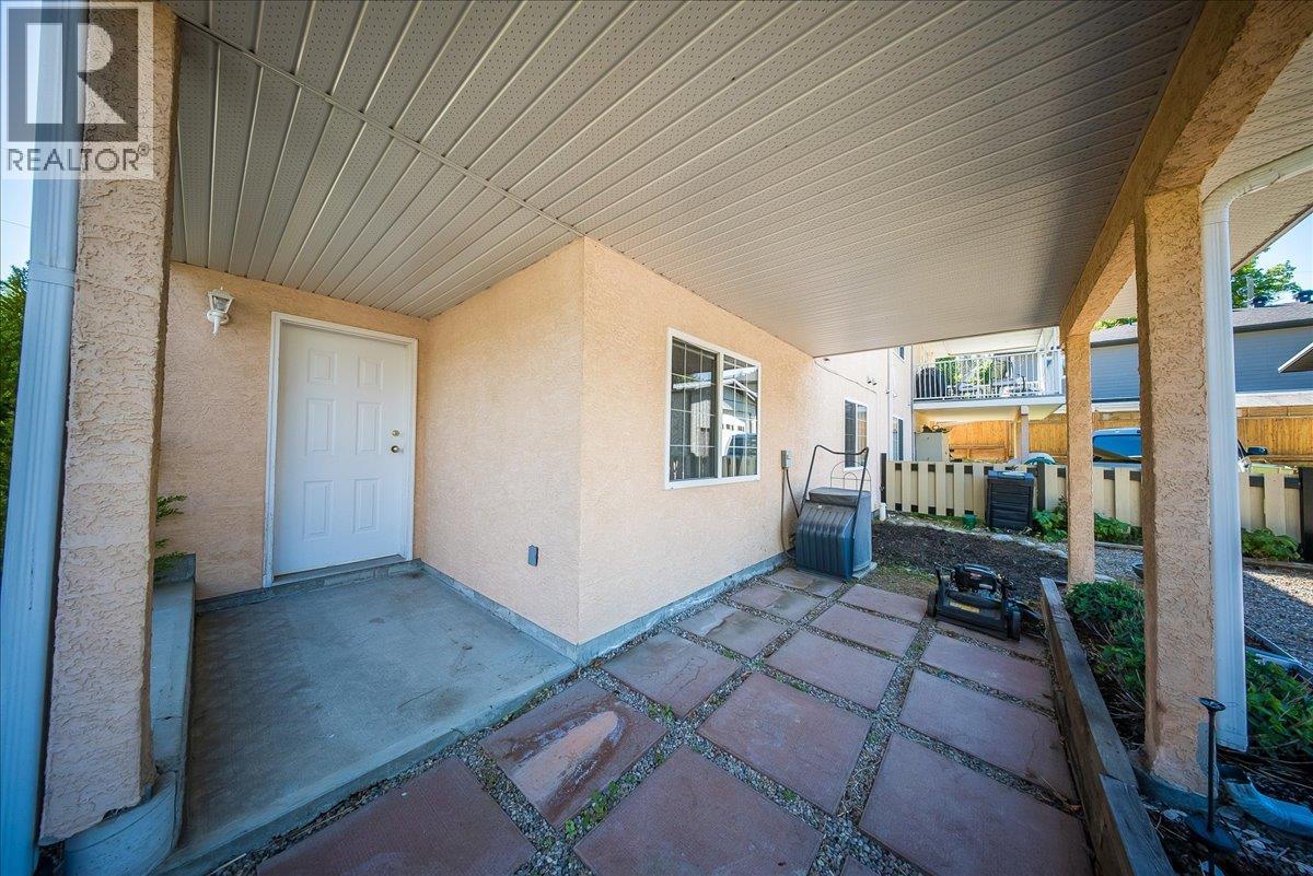 83 Kootenay Avenue S - 43