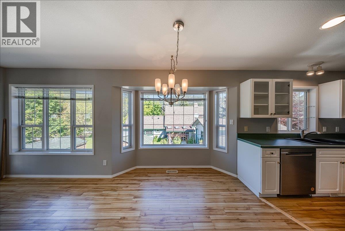 83 Kootenay Avenue S - 8