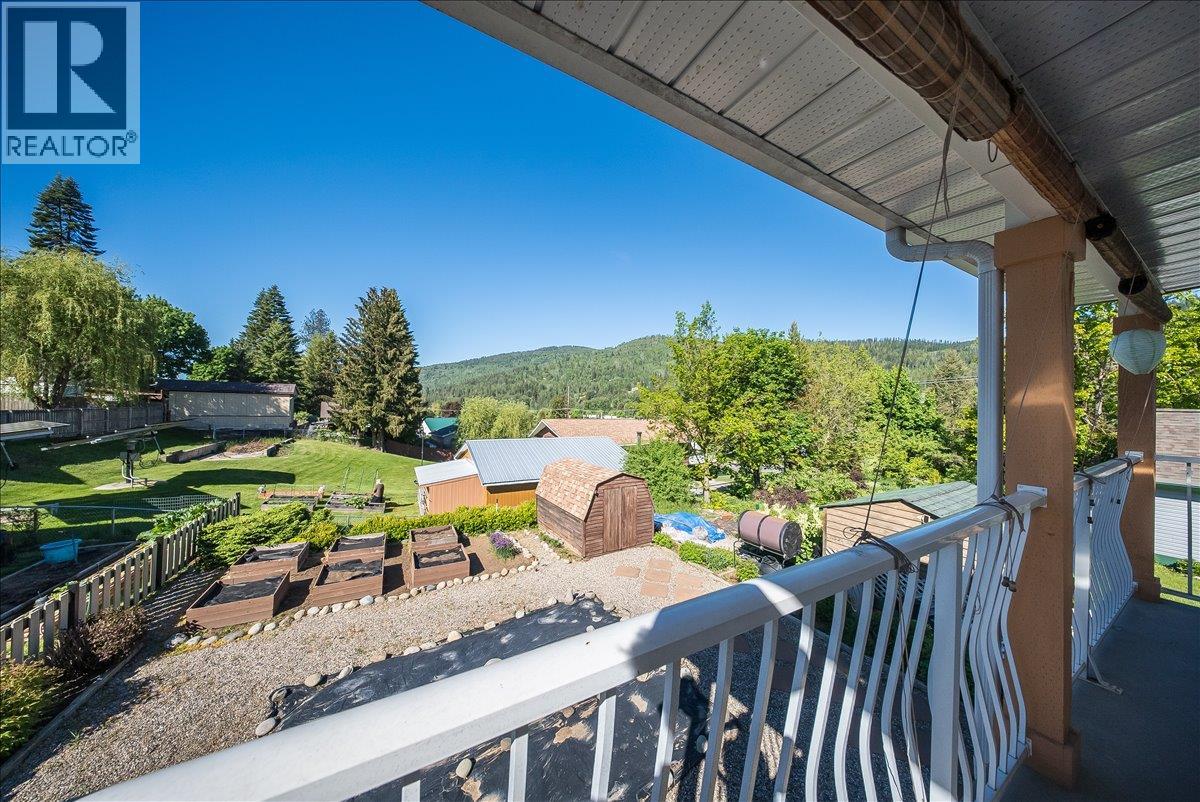 83 Kootenay Avenue S - 13