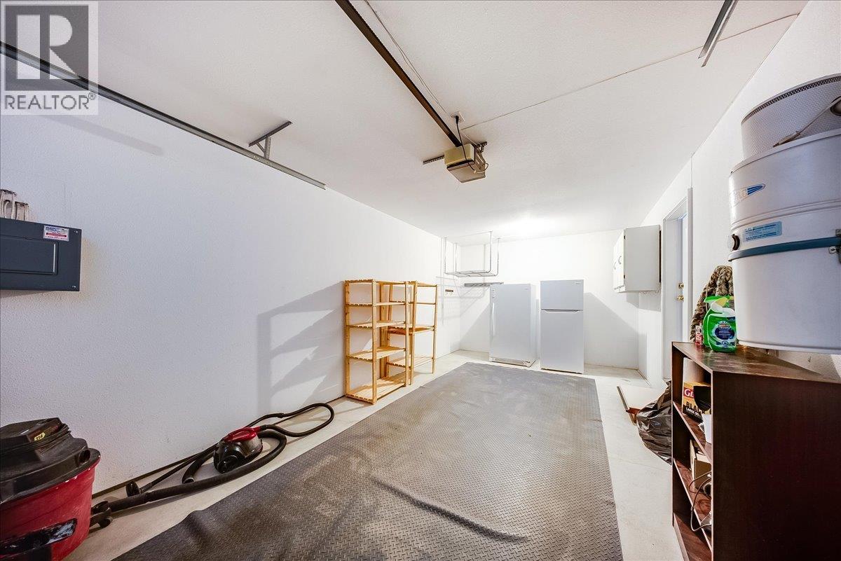 83 Kootenay Avenue S - 38