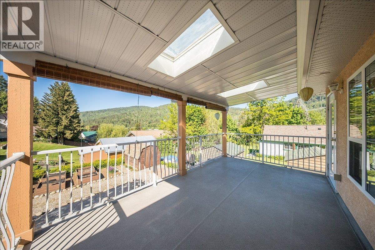83 Kootenay Avenue S, Fruitvale
