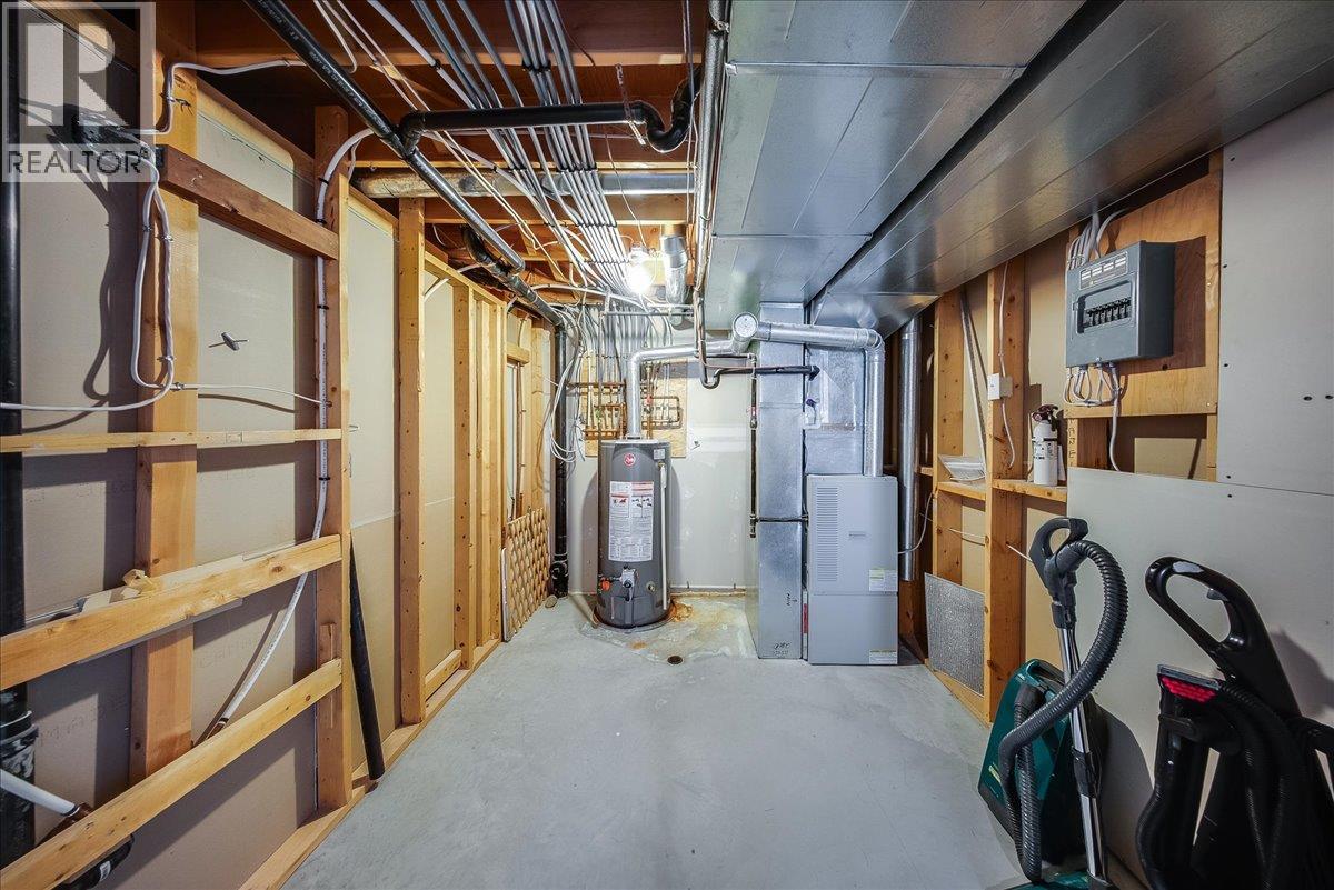 83 Kootenay Avenue S - 36