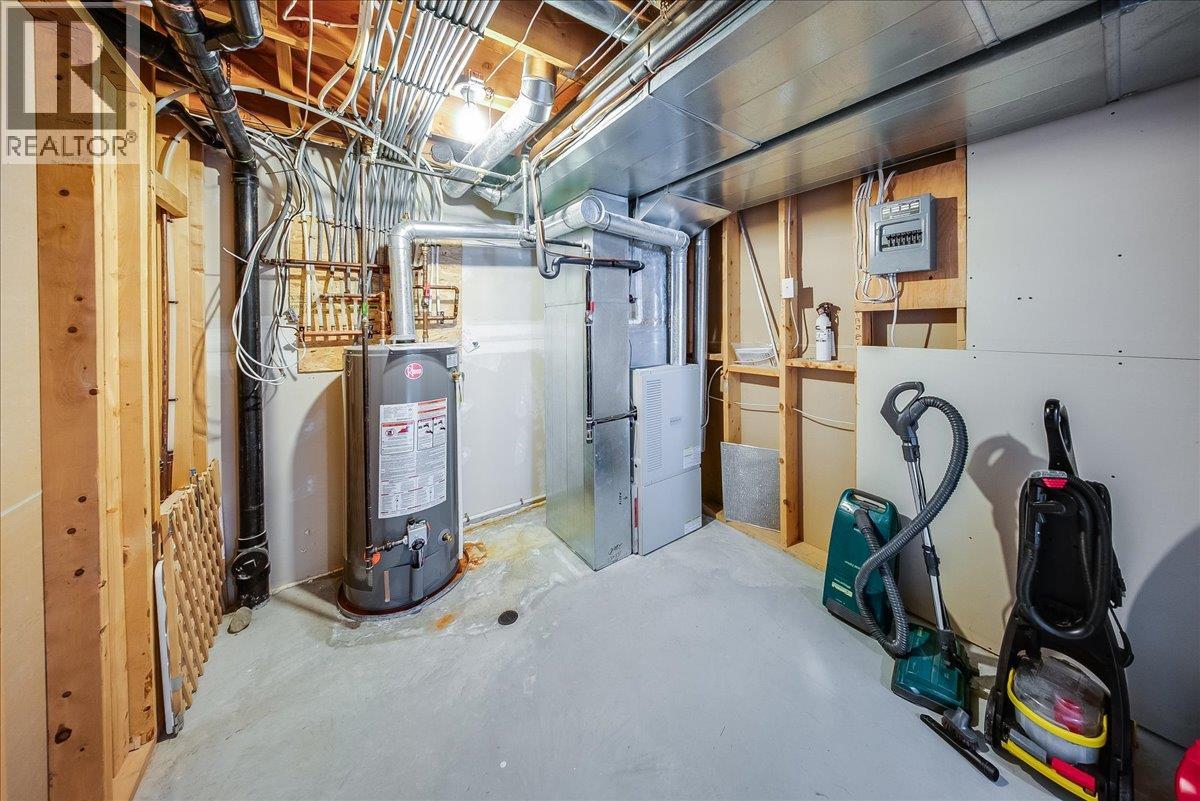 83 Kootenay Avenue S - 37