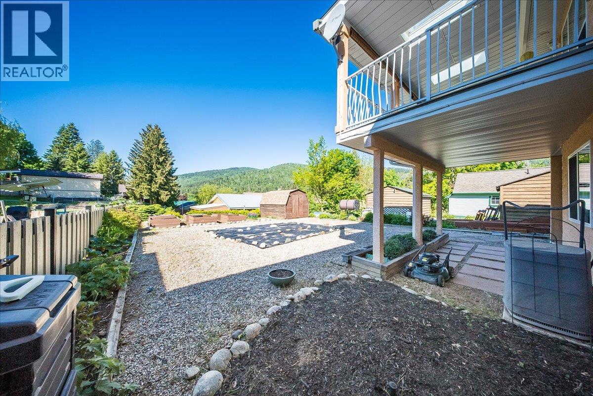 83 Kootenay Avenue S - 45