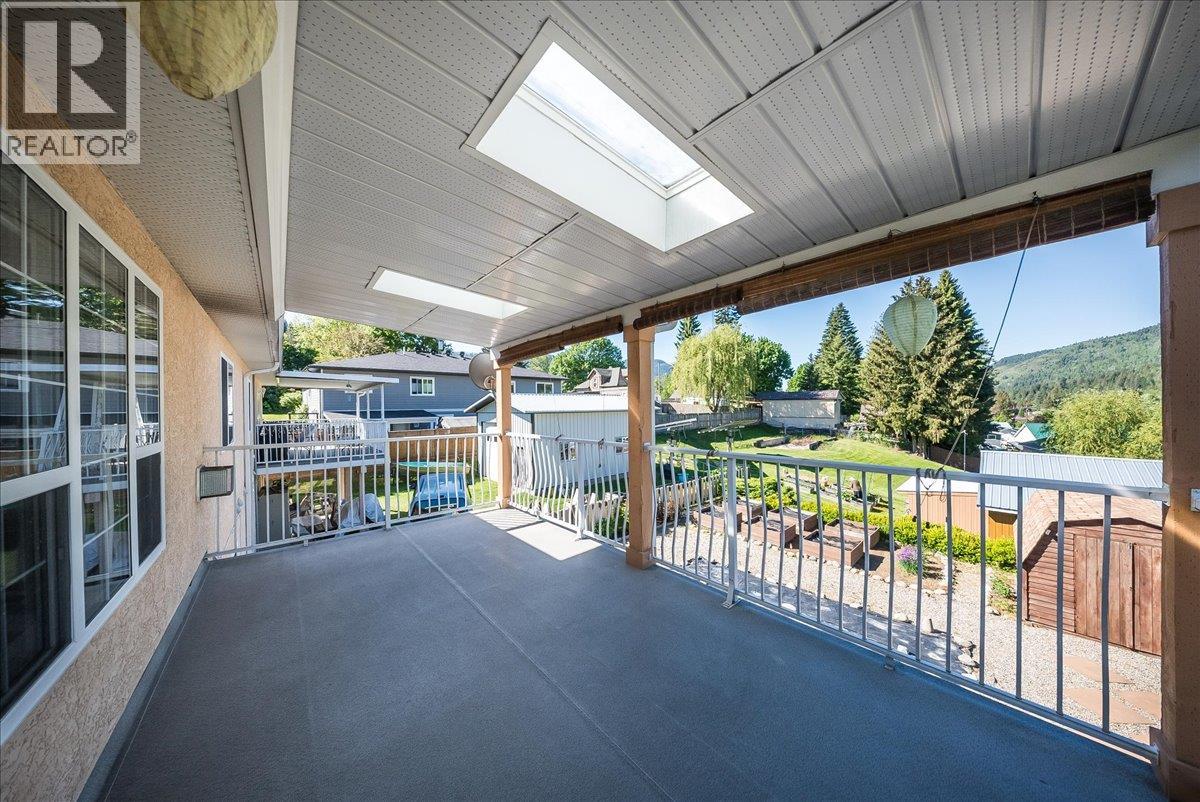83 Kootenay Avenue S, Fruitvale