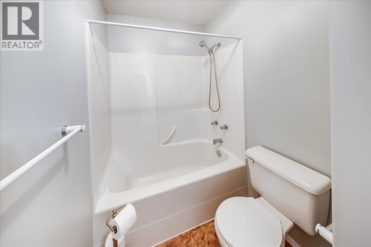 83 Kootenay Avenue S - 25