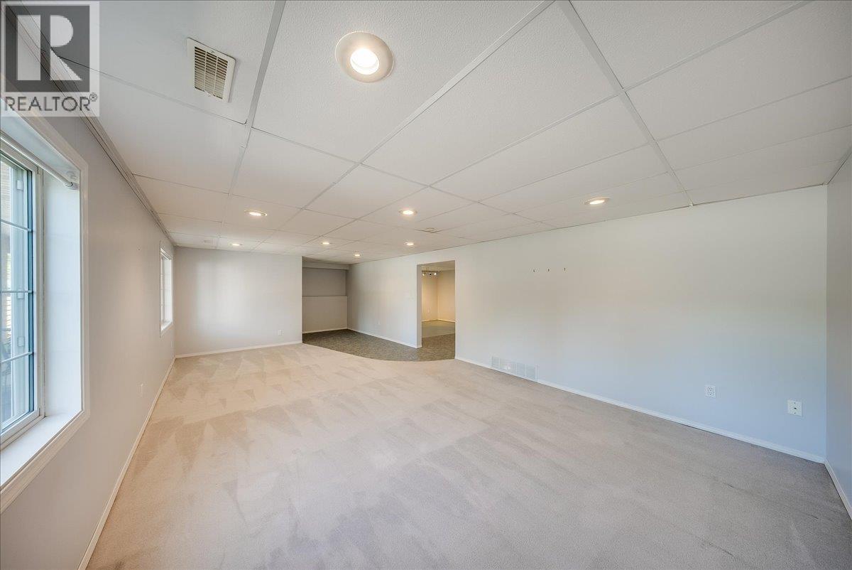83 Kootenay Avenue S - 27