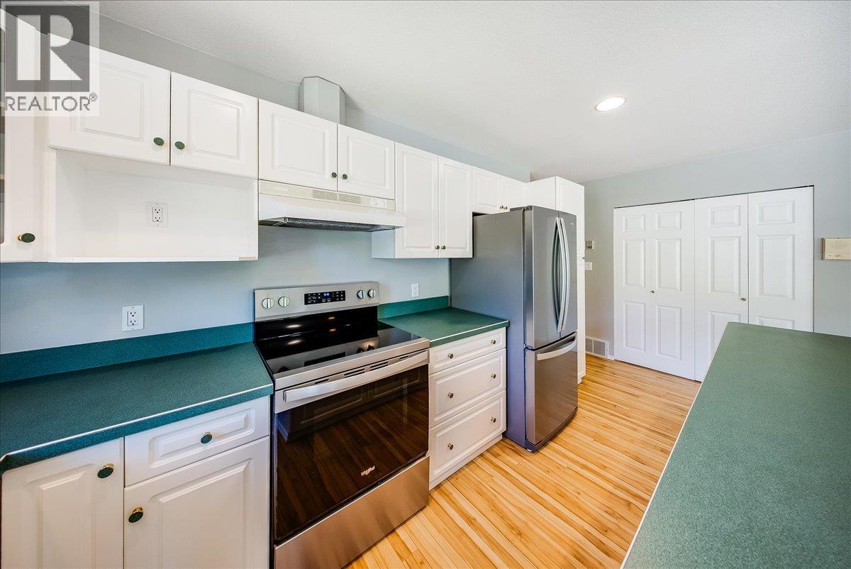 83 Kootenay Avenue S - 4