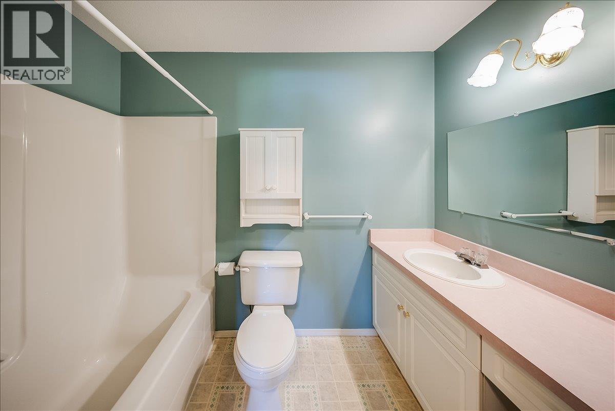 83 Kootenay Avenue S - 26