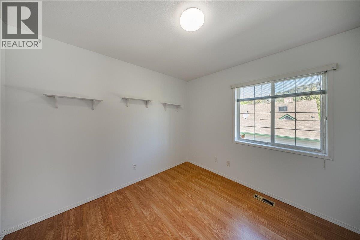 83 Kootenay Avenue S - 19
