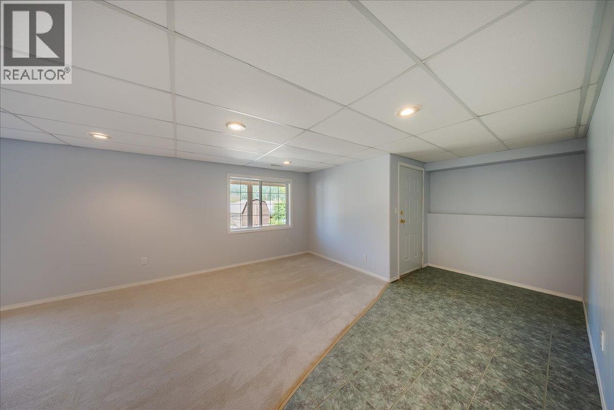 83 Kootenay Avenue S - 28