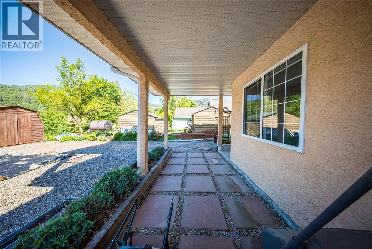 83 Kootenay Avenue S - 44