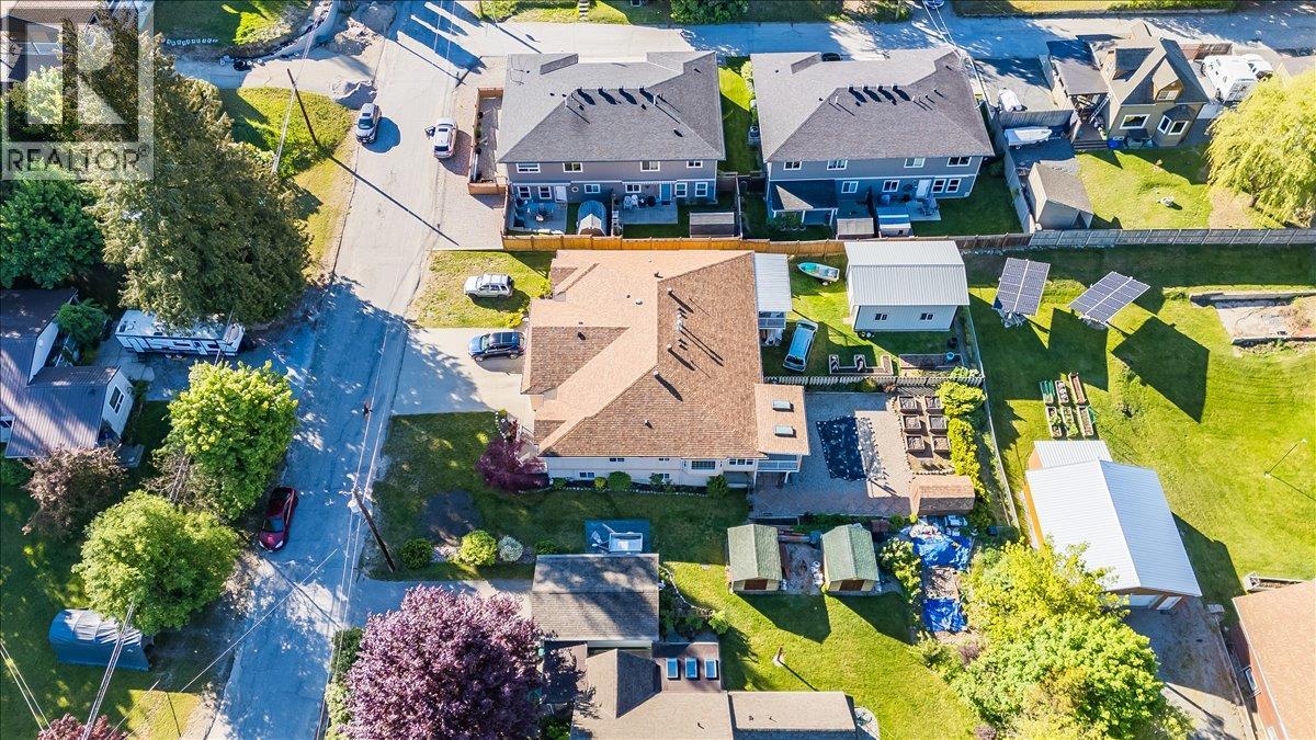 83 Kootenay Avenue S, Fruitvale