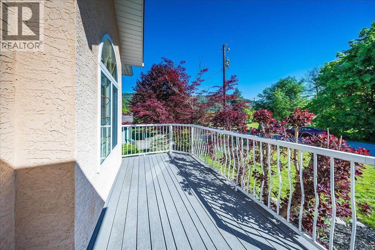 83 Kootenay Avenue S - 40