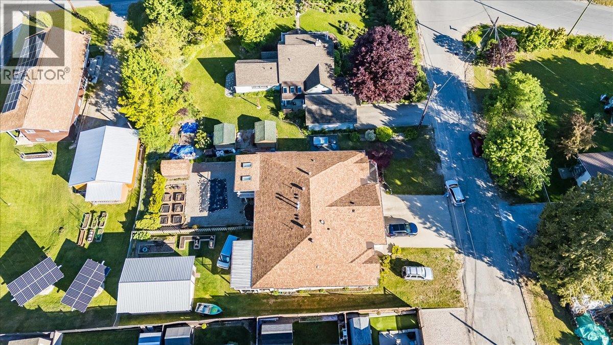83 Kootenay Avenue S, Fruitvale