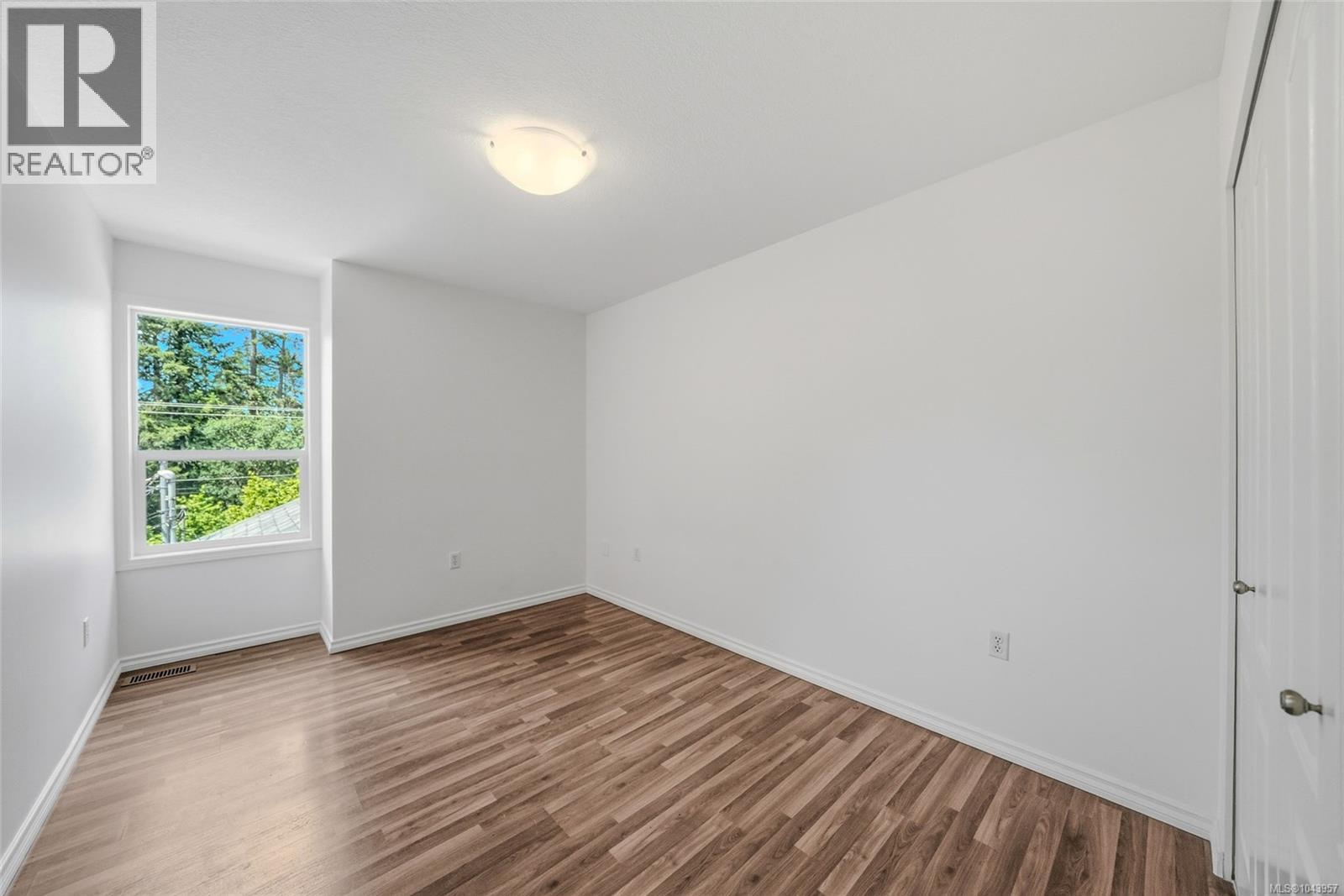 1688 Maple Bay Rd - 58
