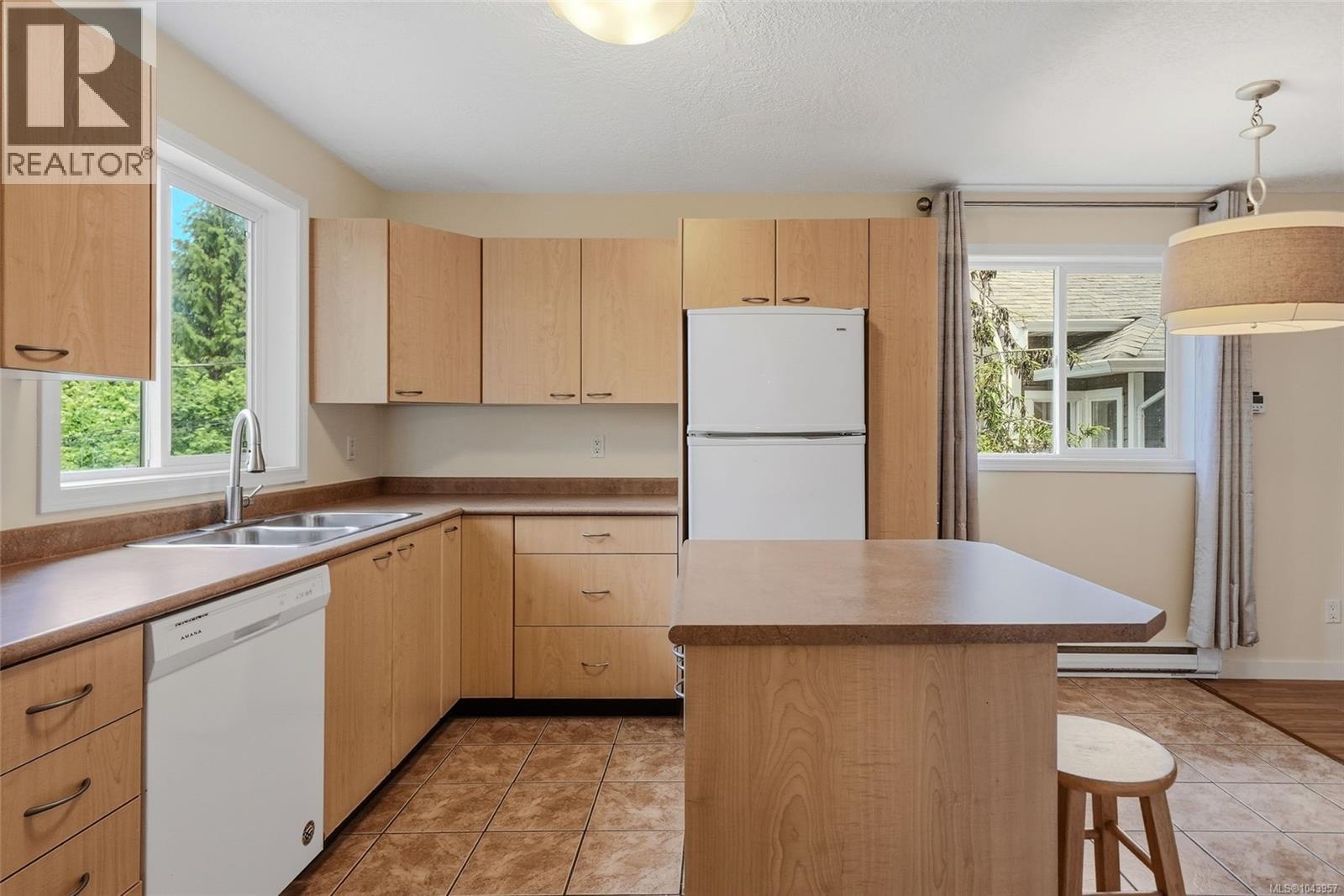 1688 Maple Bay Rd - 47