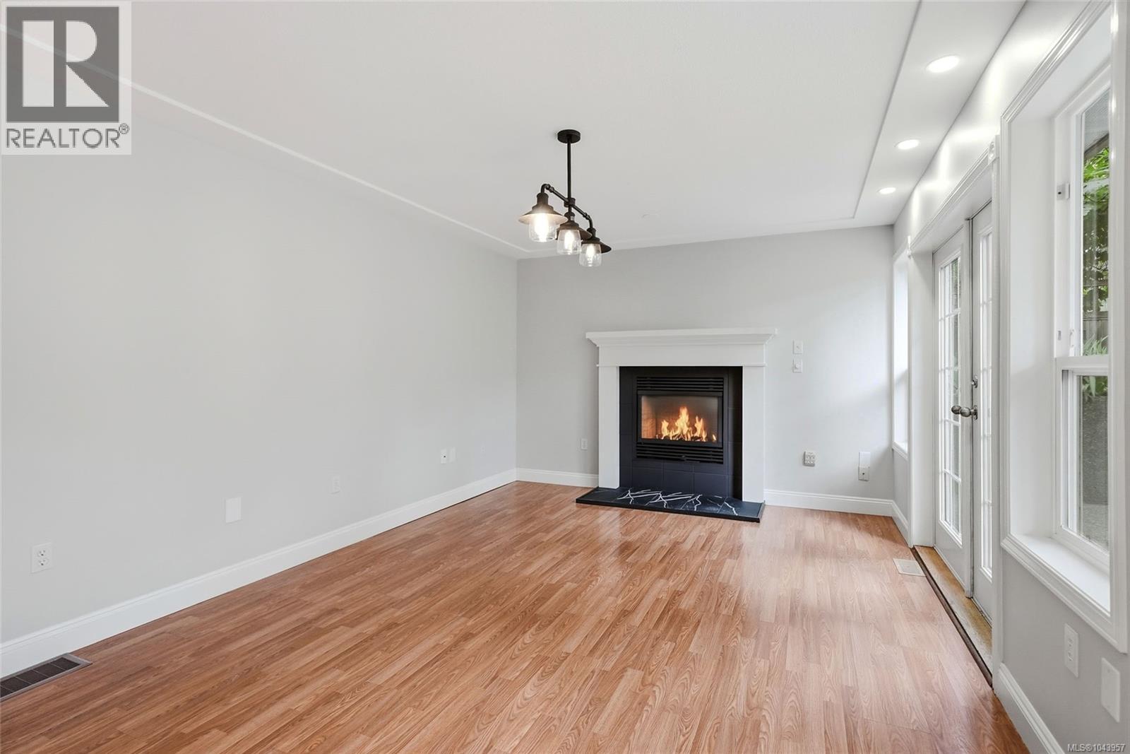 1688 Maple Bay Rd - 34