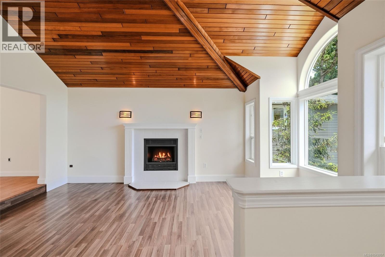 1688 Maple Bay Rd - 14