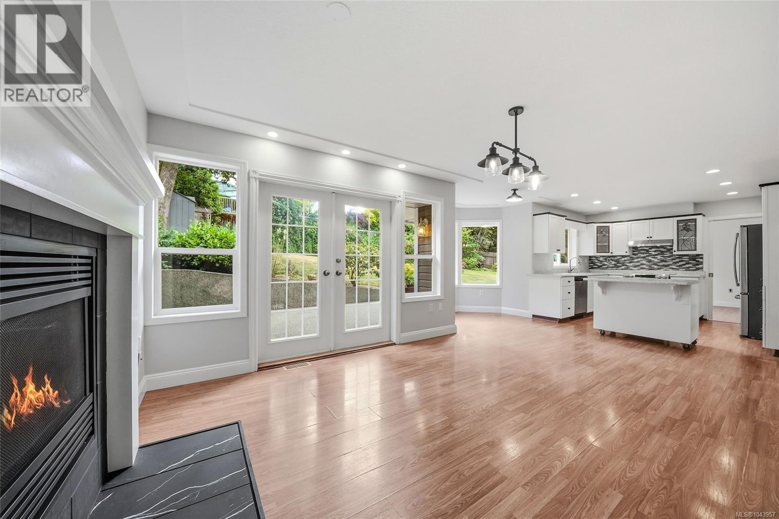 1688 Maple Bay Rd - 29