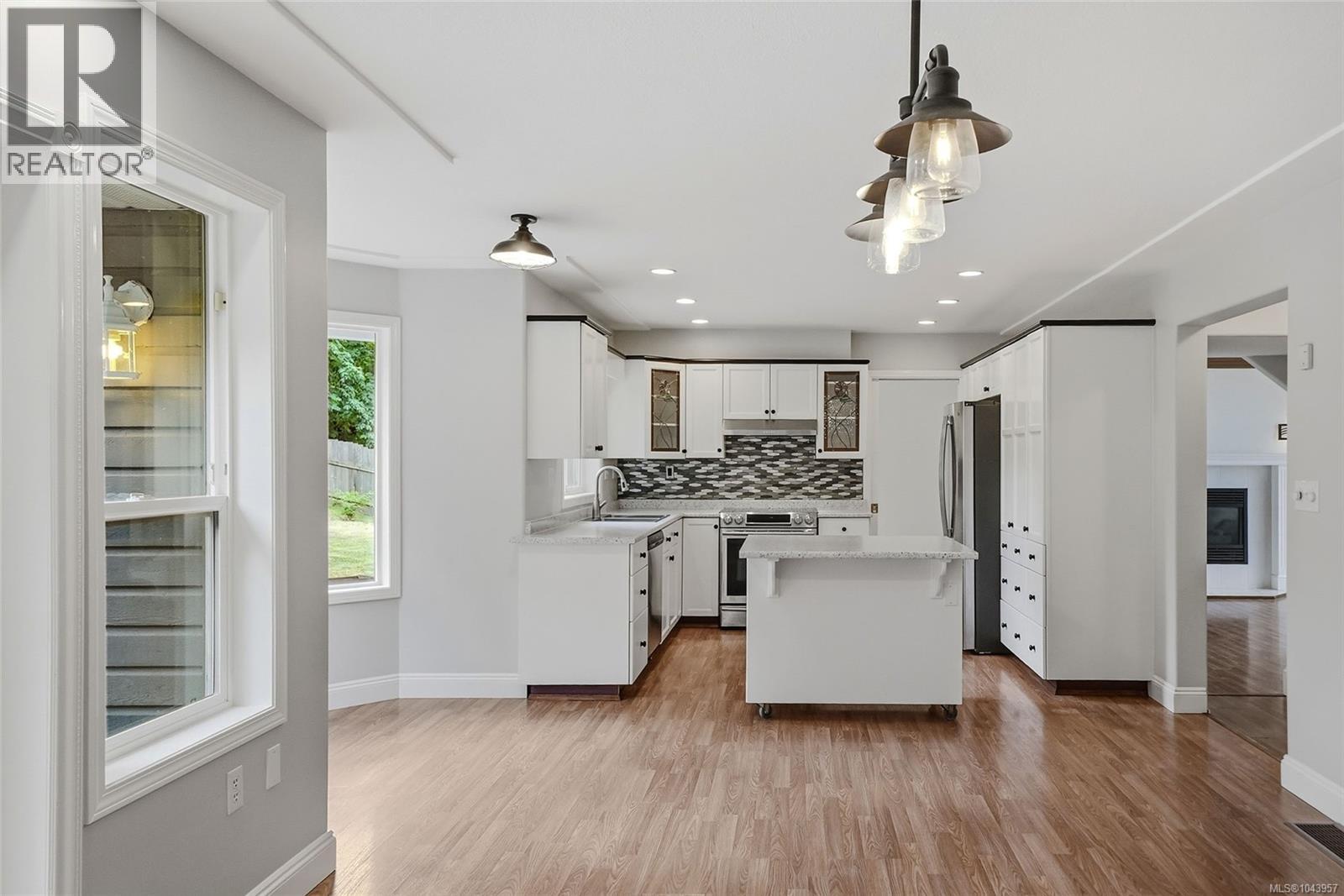 1688 Maple Bay Rd - 30