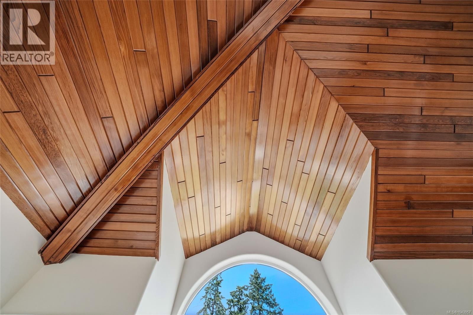 1688 Maple Bay Rd - 52